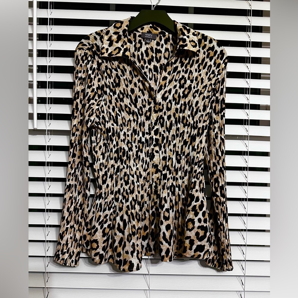 Comfy Pleated Leopard Print Women's  button closure Top Size Large